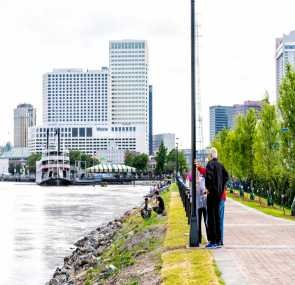 Moonwalk Riverside Promenade